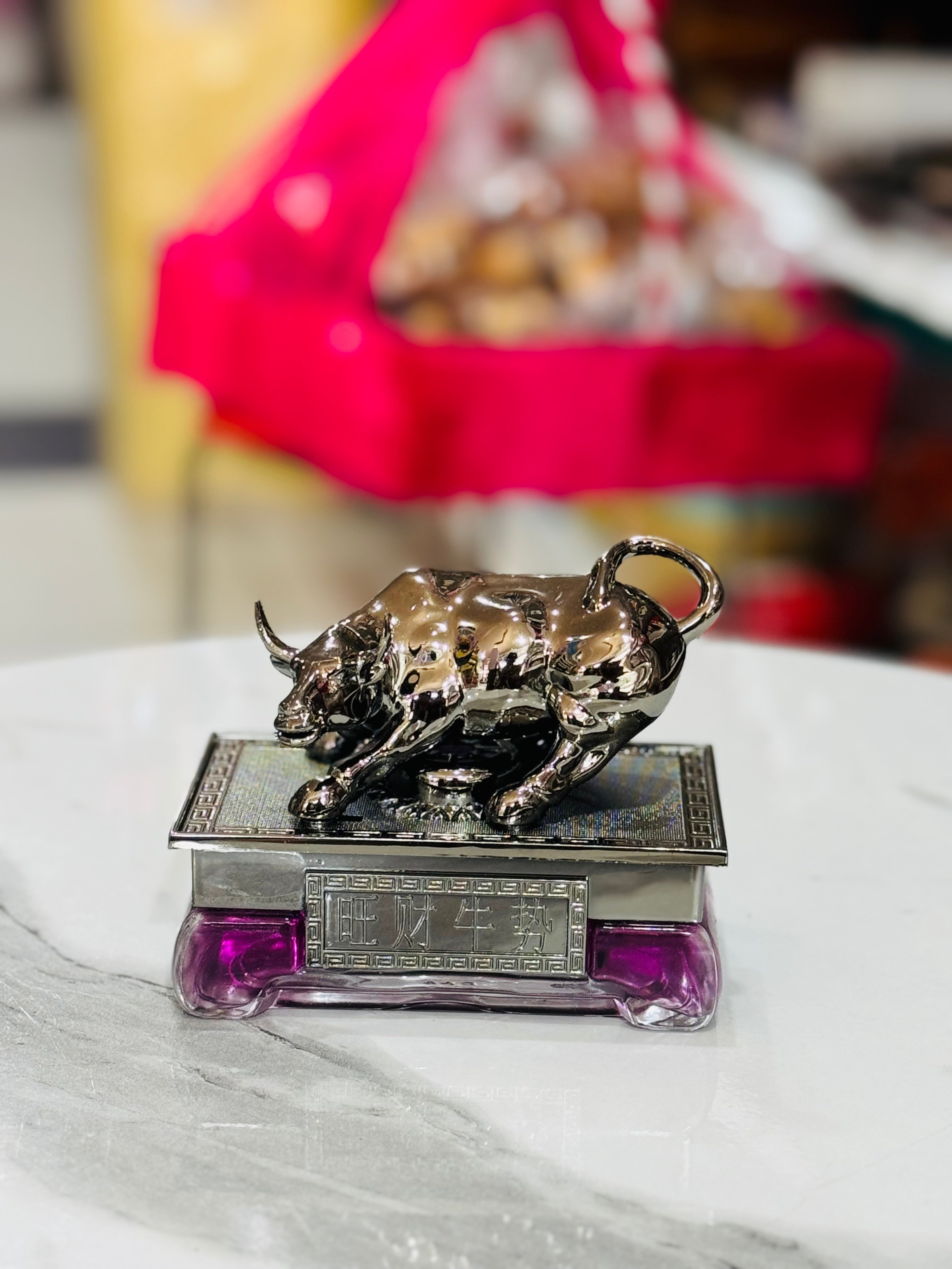Charging Bull Sculpture Car Perfume Atomizer